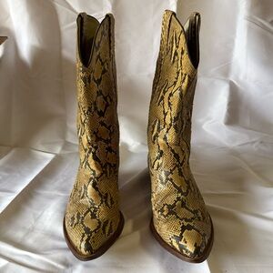 Women's Snakeskin Western Boots